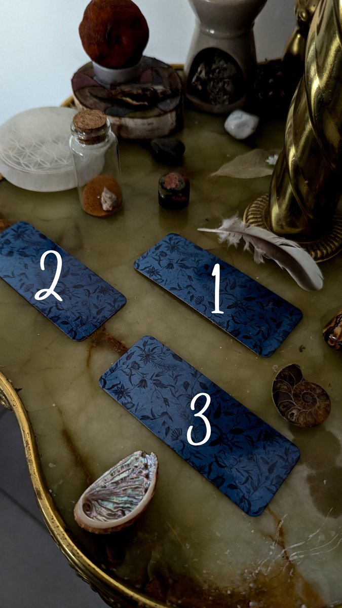 hemera____'s tweet photo. Dis moi quelle carte t'attire et je te donnerai sa signification en message privé ✨ 

(Ceci est un premier test pour voir si c'est parlant pour vous 🥰) https://t.co/NmruMewohS