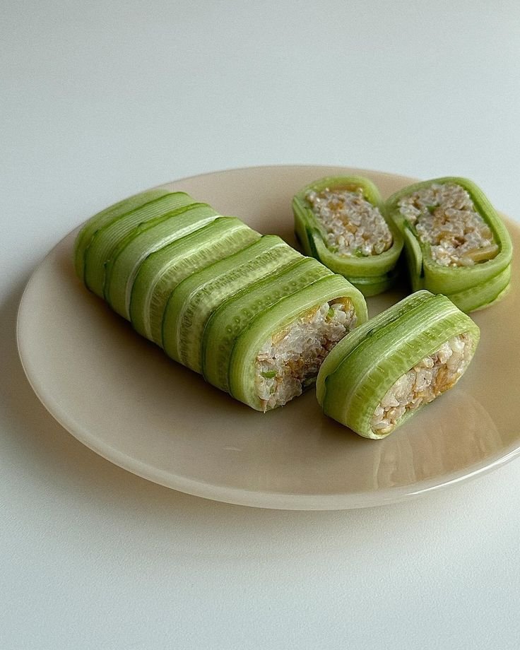 f00dyyy's tweet image. Cucumber rolls with a healthy filling. A refreshing and elegant appetizer or snack.  Perfect for a light lunch or summer party!

#cucumber #rolls #healthy #snacks #appetizers #foodiebeauty #foodie #photography #delicious #healthylifestyle #vegetarian #vegan #photo #foodpoll