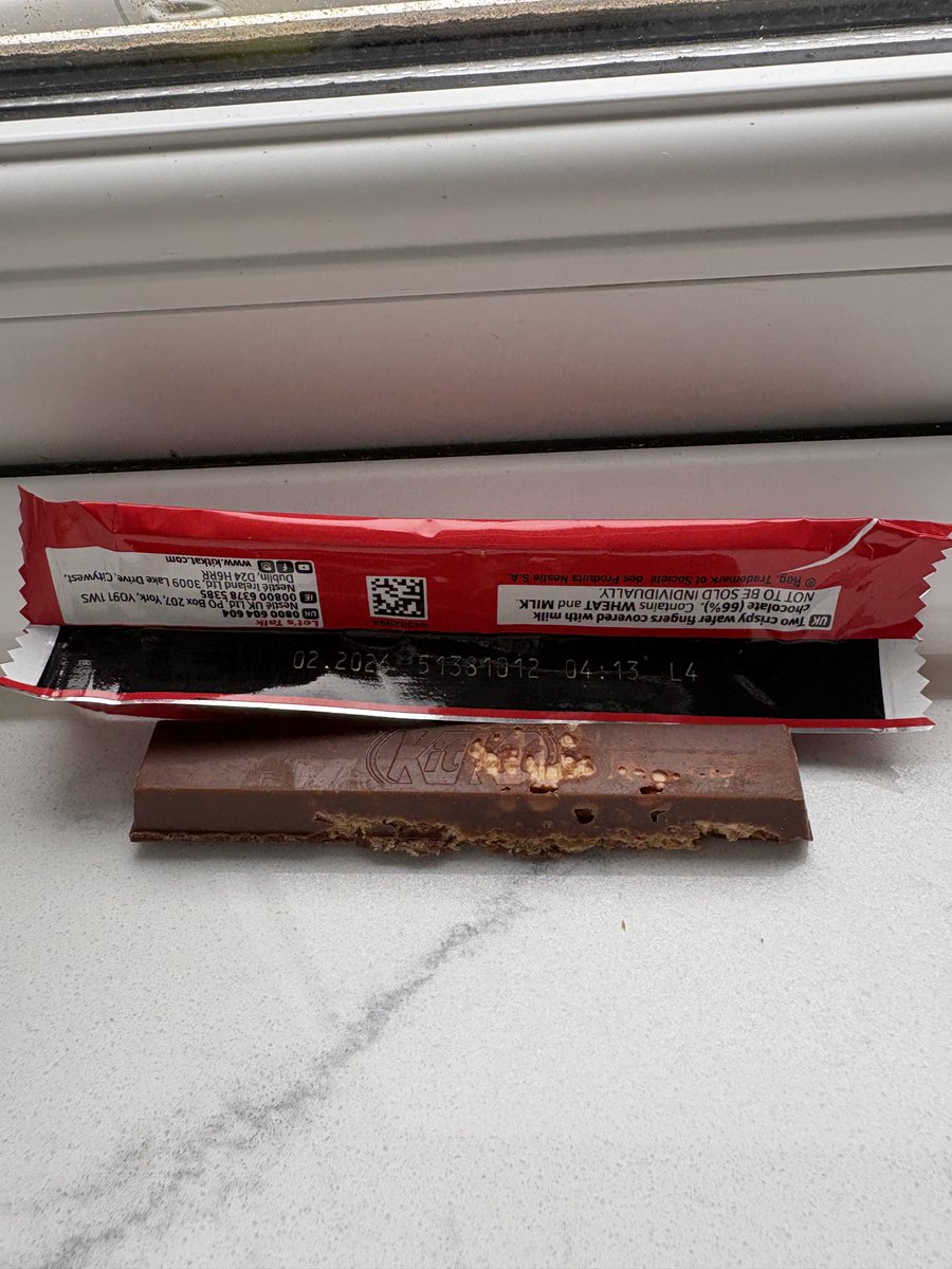 How did this ⁦<a href="/KITKAT/">KITKAT</a>⁩ slip past Quality Control? ⁦<a href="/NestleUKI/">Nestlé UK & Ireland</a>⁩