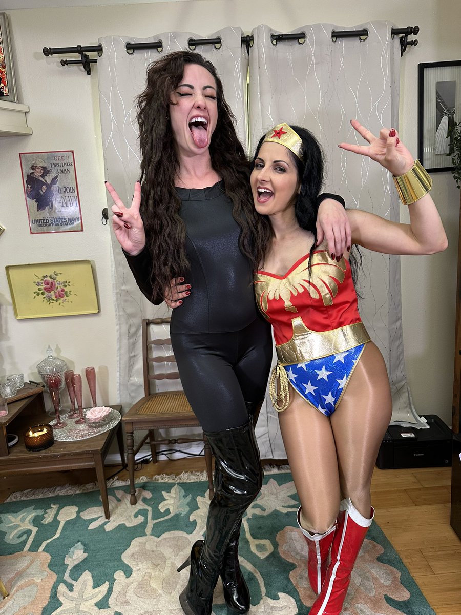 thehannahperez's tweet photo. BTS from a recent shoot @FetishlandFilms being WONDERFUL with The Lovely pseudo villainess @ama_rioxxx https://t.co/EGzgV26Dzu