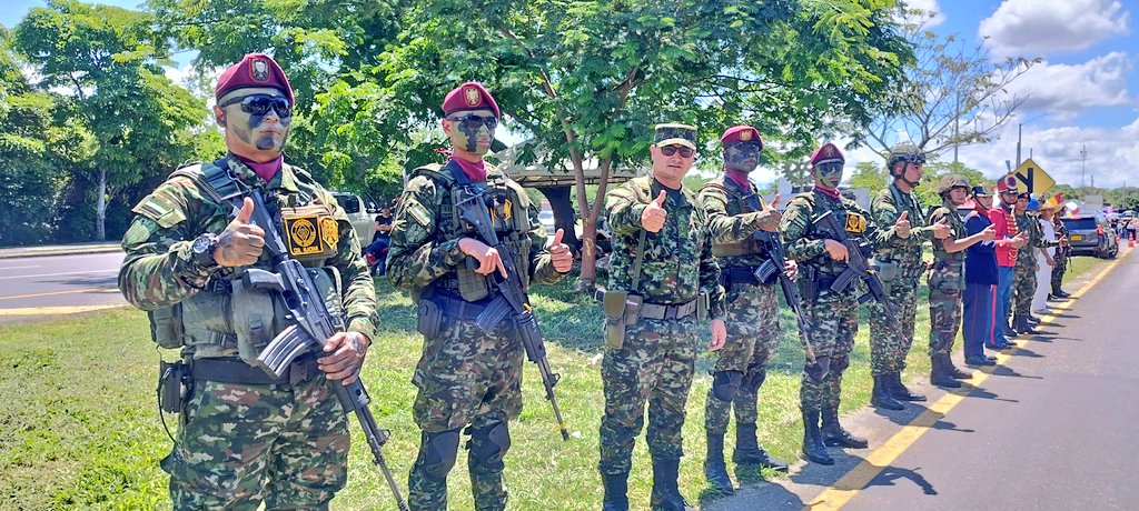 Durante esta temporada de vacaciones de mitad de año de San Juan y San Pedro, #ViajeSeguro, por el departamento del #Tolima; 1.500 soldados de la #SextaBrigada, hacen presencia en los principales ejes viales del departamento.