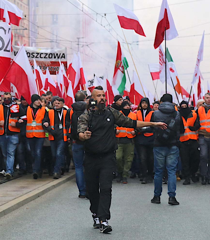 HektikHektor's tweet image. Jestem z Australii. Skąd ta miłość do Polski? 🇵🇱
Urodzony i wychowany w zachodnim Sydney, jeden z trzech braci, syn Polskich rodziców, którzy przybyli do Australii w 1981 roku, mając ledwie po 20 lat. Oboje dorastali w Pradze, w Warszawie.
Dorastanie po "niewłaściwej stronie"…