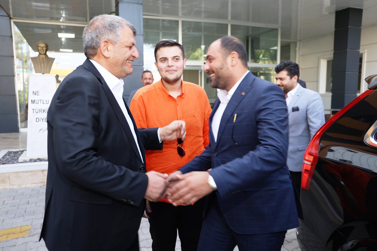 📍#Akçakale

Akçakale Belediye Başkanı sn.Abdülhakim Ayhan ağabeyimi makamında ziyaret ettim.
İlgi ve alakalarından dolayı teşekkür eder,Çalışmalarında başarılar ve muvaffakiyetler dilerim.