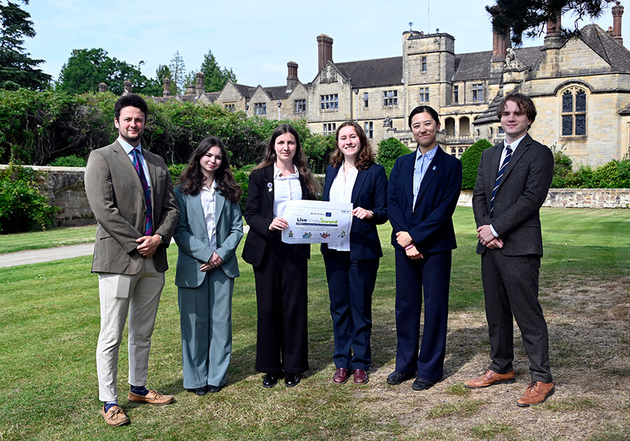 Worth is proud to announce our students have achieved the LiveSimply Award confirming that they are living simply, sustainably and in solidarity with communities around the world experiencing poverty. Read more: tinyurl.com/2uvn58dt
#LiveSimply #sustainability #charity #caring