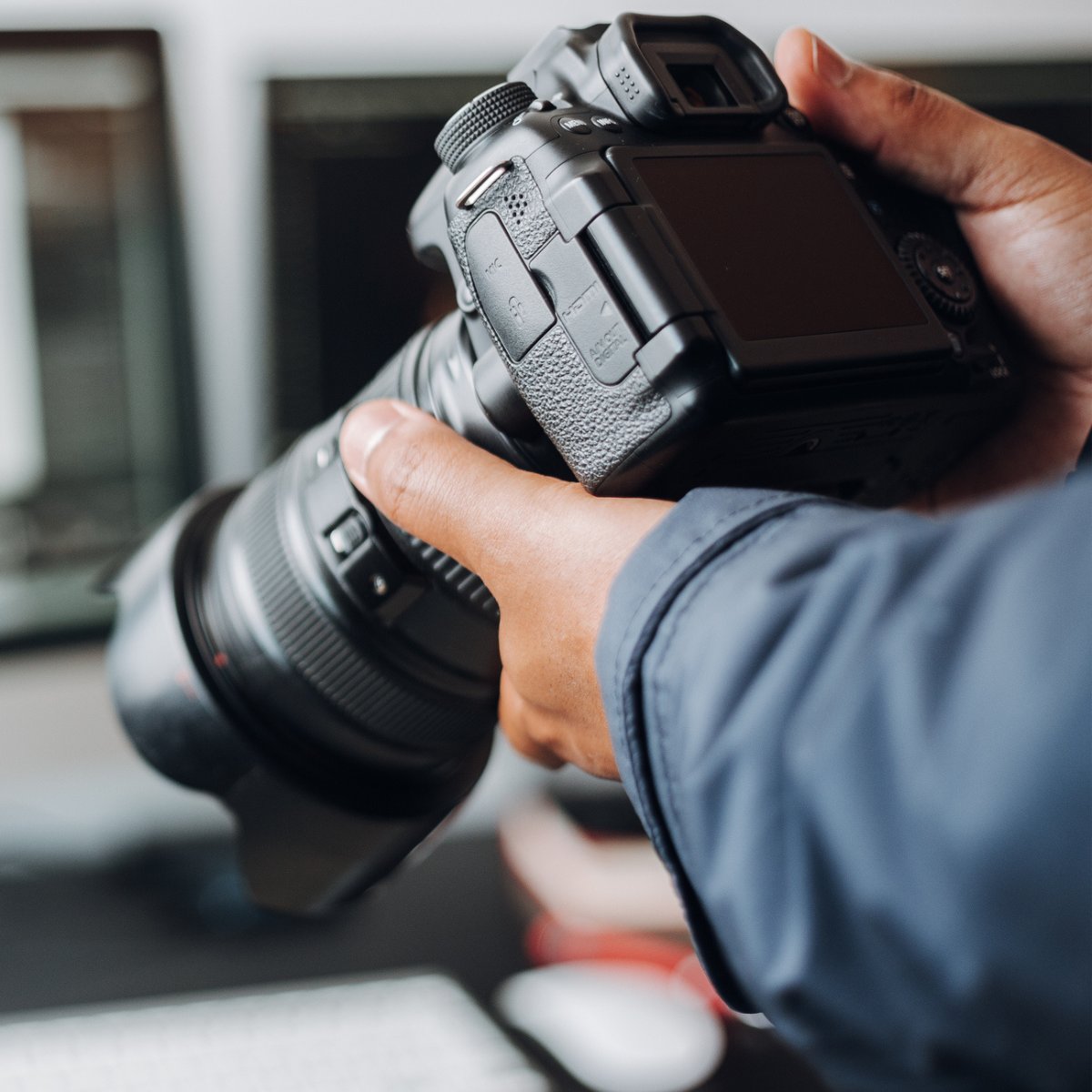 📸 Pourquoi photographier en RAW ? Le format RAW vous offre plus de détails et plus de latitude pour vos retouches, tout en préservant une qualité d’image supérieure. Découvrez pourquoi ce format est idéal pour les photographes pros ! En savoir plus ➡️ urlr.me/C3zRjs