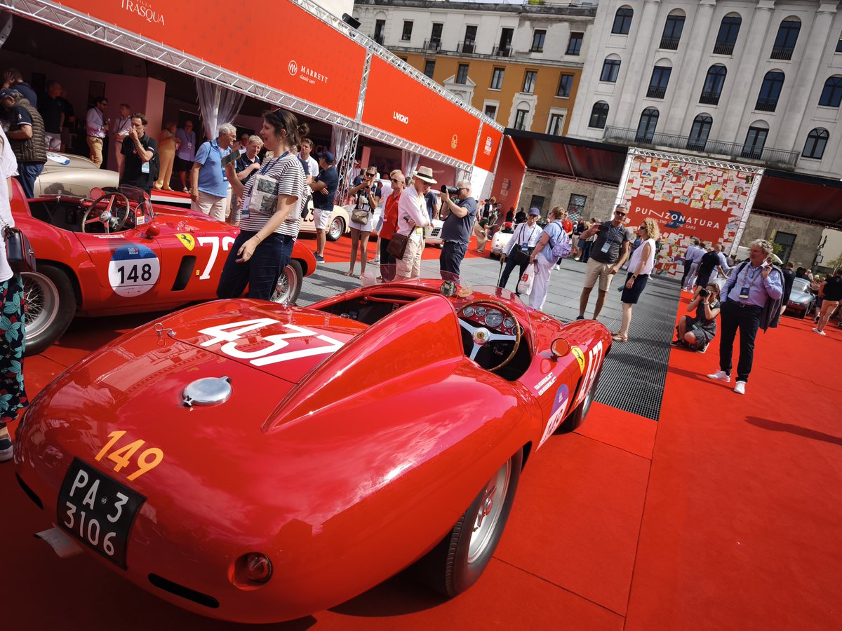 1000 Miglia La Punzonatura in Piazza della Vittoria Brescia