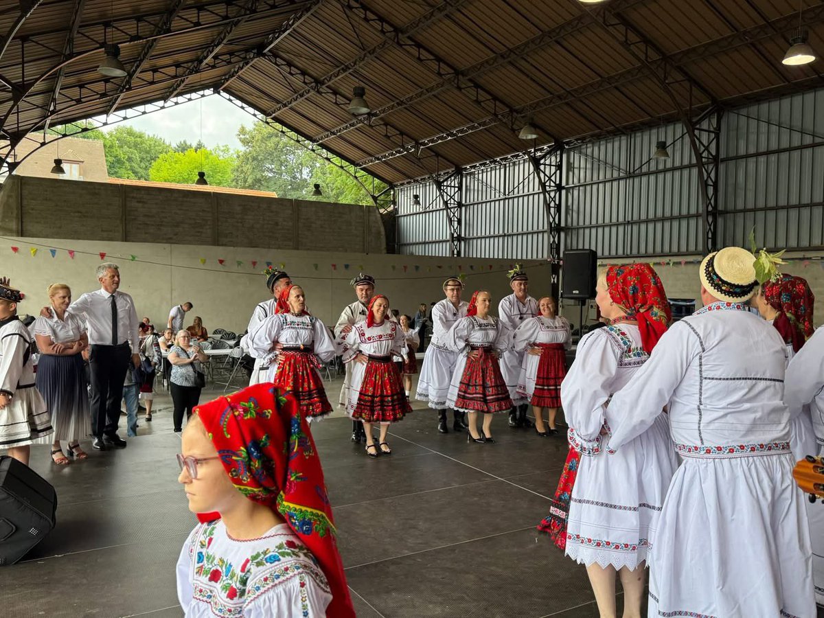 Une journée mémorable à la 6e édition de la „Sâmbra Oilor” à Blanc-Mesnil, organisée par l’Assoc. „Graiul Oșenesc”. Danses traditionnelles, plats savoureux, public nombreux, en présence des autorités de Blanc-Mesnil &amp; Negrești-Oaș, villes jumelées. Bravo à G. Moiș! #Traditions🇷🇴