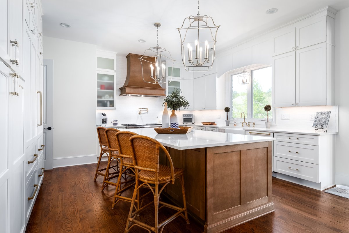 WellbornCabinet's tweet image. Whites, soft greens, and light natural woods—these calming tones make every room feel like a retreat.

Which room in your home would you bring this look to?

#HomeDesign #NaturalTones #LightAndAiry