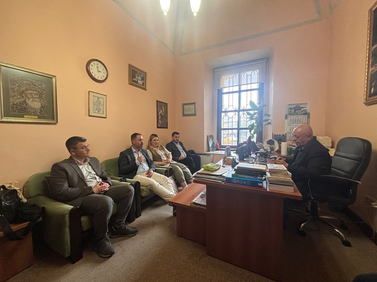 Dernek Heyetimizden Türk Edebiyatı Vakfı’na Ziyaret

Köprü Derneği Başkanımız Hüsrev Emin, Başkanvekilimiz Mehmed Arif, Yönetim Kurulu Üyemiz ve Köprü Dergisi Genel Yayın Yönetmeni Leyla Şerif Emin, ++