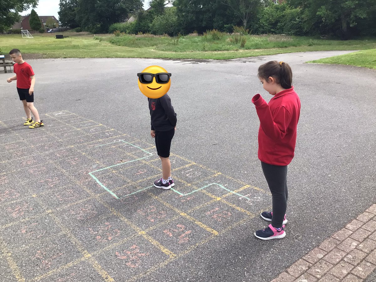 SPS_Year_3's tweet photo. We put our directional #maths language to the test today and guided our partner around a course. Some of us even managed to do it with our eyes closed! The key language used was: quarter turn, half turn, three quarter turn, full turn and clockwise and anti-clockwise. https://t.co/Ppf7lOR5S5