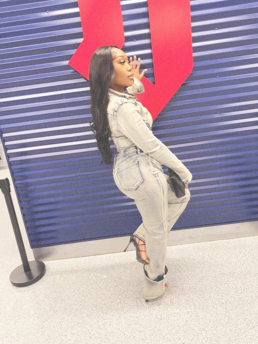 too fine for the nosebleeds. 🧏🏽‍♀️