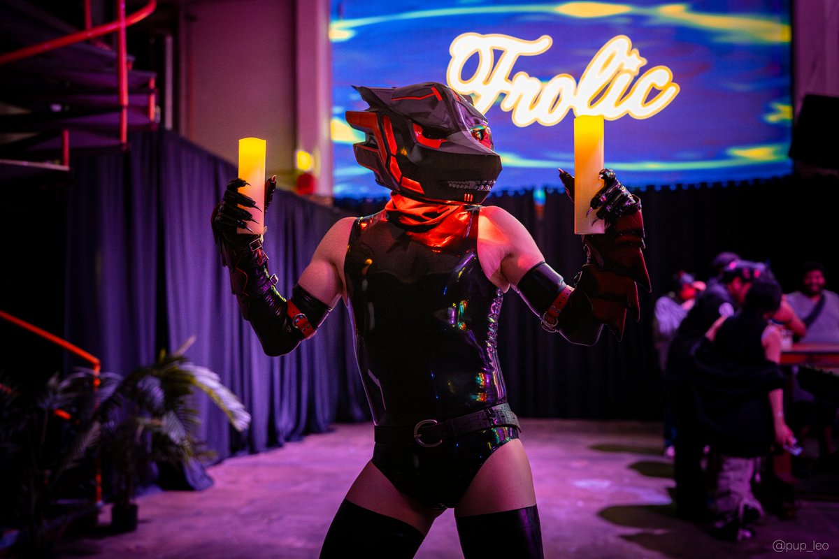 Pic from last Saturday's <a href="/FrolicParty/">FrolicParty</a>
📸 <a href="/Pup_Leo/">Kory💜Miki💙Razz</a>