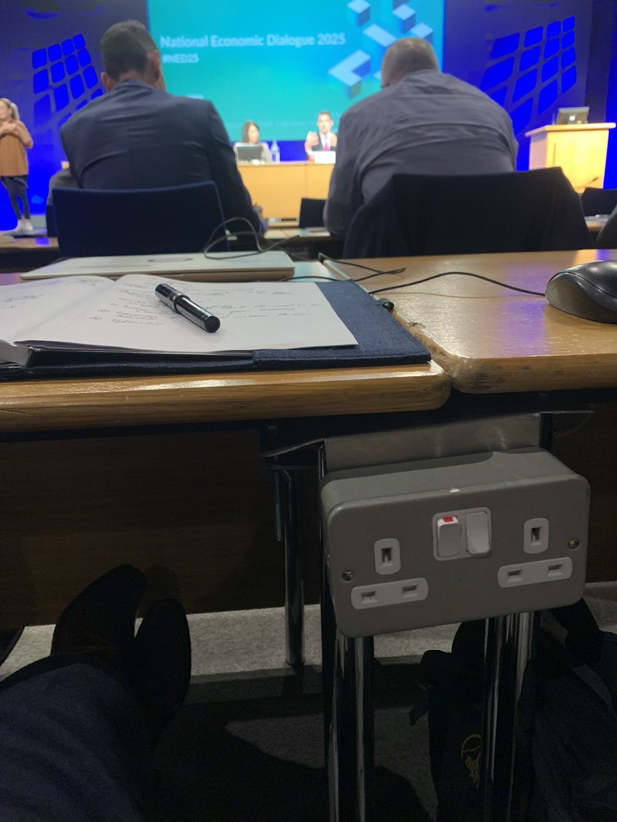 What to make of the fact that the sockets at the #NED25 aren’t connected to any power supply 😬? Our infrastructural deficit is getting out of hand altogether 😛.