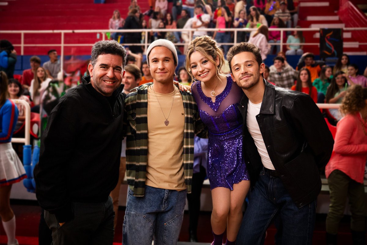 lightingkarol's tweet photo. la calidad que tienen las fotos por favoorrr. disney está dejando toda su plata en nosotros

VUELVE SOY LUNA https://t.co/f8UJeYmfYk