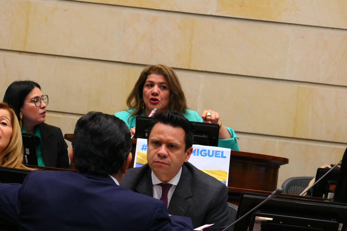 🔵 #PlenariaSenado | Con 58 artículos aprobados de los 77 propuestos, se retoma la discusión de la #ReformaLaboral.

🎥 Conéctese a la transmisión aquí 👇🏻

youtube.com/live/W5ZLaZ-7H…