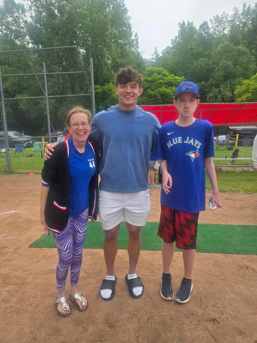 BillsMafiaBabes (@billsmafiababes) on Twitter photo We love that our players have huge hearts, both on and off of the field.
Shout out to <a href="/JoeAndreessen/">Joe Andreessen</a> for being an amazing human being, and helping to raise money for a special needs baseball team in Elma. It means the world to these families and kiddos.🥹
#BillsMafia We love that our players have huge hearts, both on and off of the field.
Shout out to <a href="/JoeAndreessen/">Joe Andreessen</a> for being an amazing human being, and helping to raise money for a special needs baseball team in Elma. It means the world to these families and kiddos.🥹
#BillsMafia