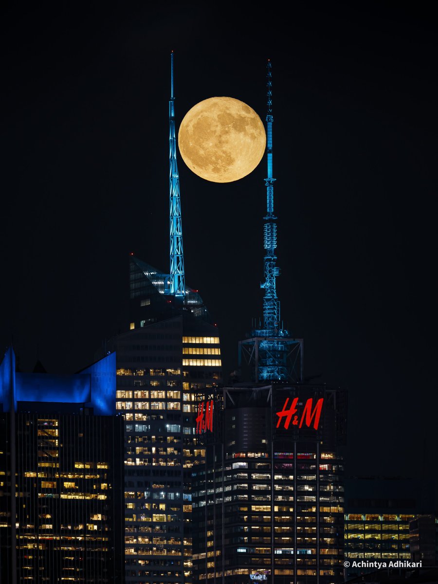 AchintyaAd24859's tweet image. Strawberry moonrise in between @hmusa & @BankofAmerica
Captured by @CanonUSA Canon R6 MkII &
@TamronAmericas Tamron 150-600 G2 Lens.
@XTravelMyWay
@nycfeelings
@XTravelMyWay
@nytimes
@NASA
@nycgov
@NYMag
@nytimes