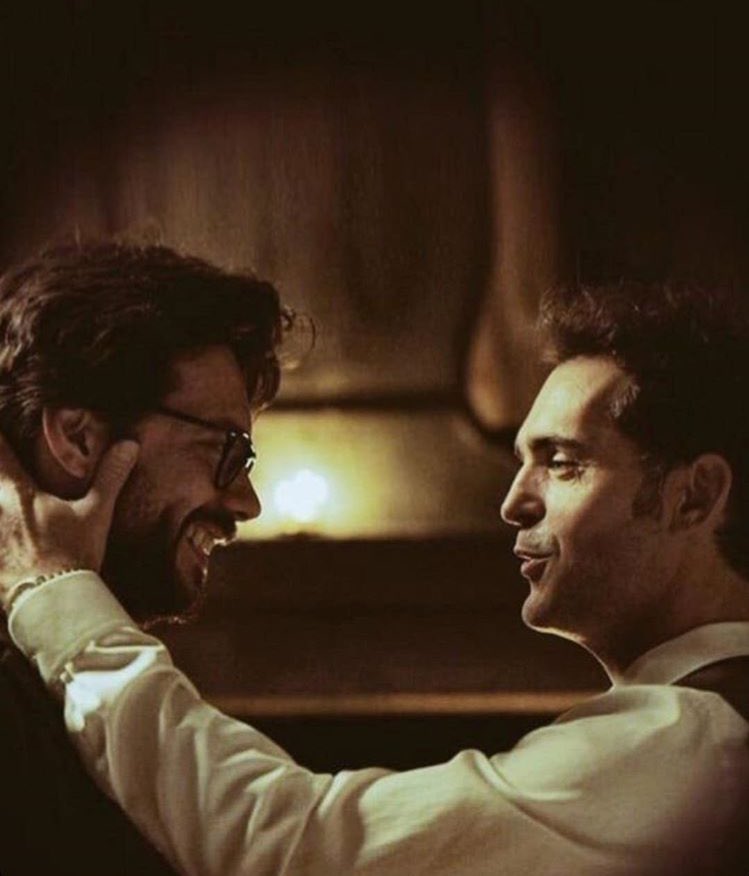 #Berlín #Berlín2
#LaCasaDePapel #LCDP

💥BOMBAZO💥

Álvaro Morte REGRESA como EL PROFESOR en la 2T de #Berlín.

El personaje volverá para tener un pequeño CAMEO en la nueva entrega reencontrándose con su hermano:

“Volver a ponerme en la piel del Profesor me apetecía mucho. Son