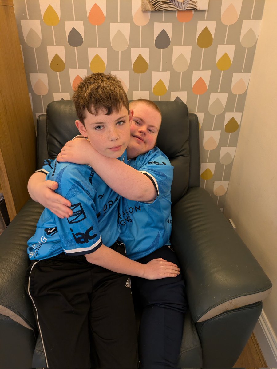 KristianWathen's tweet photo. The @dragonsrfc super fan gives the best hugs/cwtch. He loves the #Hugby. @LooseHeadz
He'll be more than happy to give anyone a cwtch who needs one. https://t.co/9jrS69qTUf