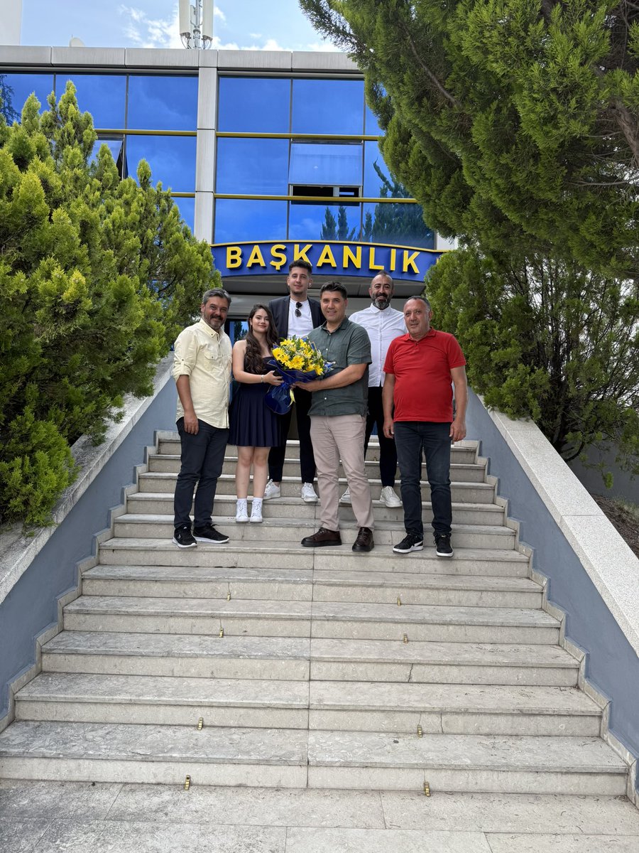 Kalbimizde her zaman özel bir yere sahip olan, gurur kaynağımız  okulumuz Cemil Meriç Anadolu Lisesi’nin kıymetli okul müdürüne ve değerli öğrencilerinin hayırlı olsun ziyaretlerini en içten teşekkürlerimizi sunuyoruz. 💙💛

Sarı-lacivert renklere sahip o anlamlı çiçek için ise