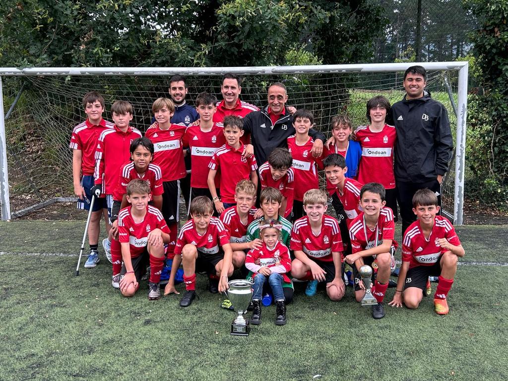 🏆 Alevín 2013 TXAPELDUNAK de la Eretza Enkarterri Cup

Primer torneo disputado de fútbol 1️⃣1️⃣ con el equipo de la próxima temporada

✅ Pleno de victorias

⚫🔴 Zorionak talde! Ilusioz beteta datorren urtean datorrenarekin
