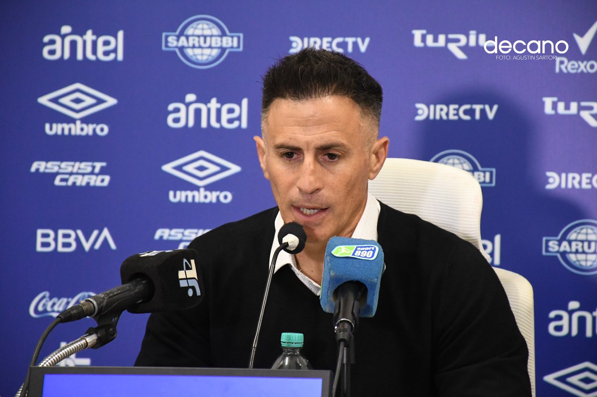 Villalba desde el banco

El DT Pablo Peirano, se refirió a su decisión técnica de hacer entrar al extremo desde el banco.

Así hablaba luego del ultimo partido de Nacional, que venció a Racing: decano.com/sumar-de-a-tre…

#LaComunidadDelHincha 🗣️