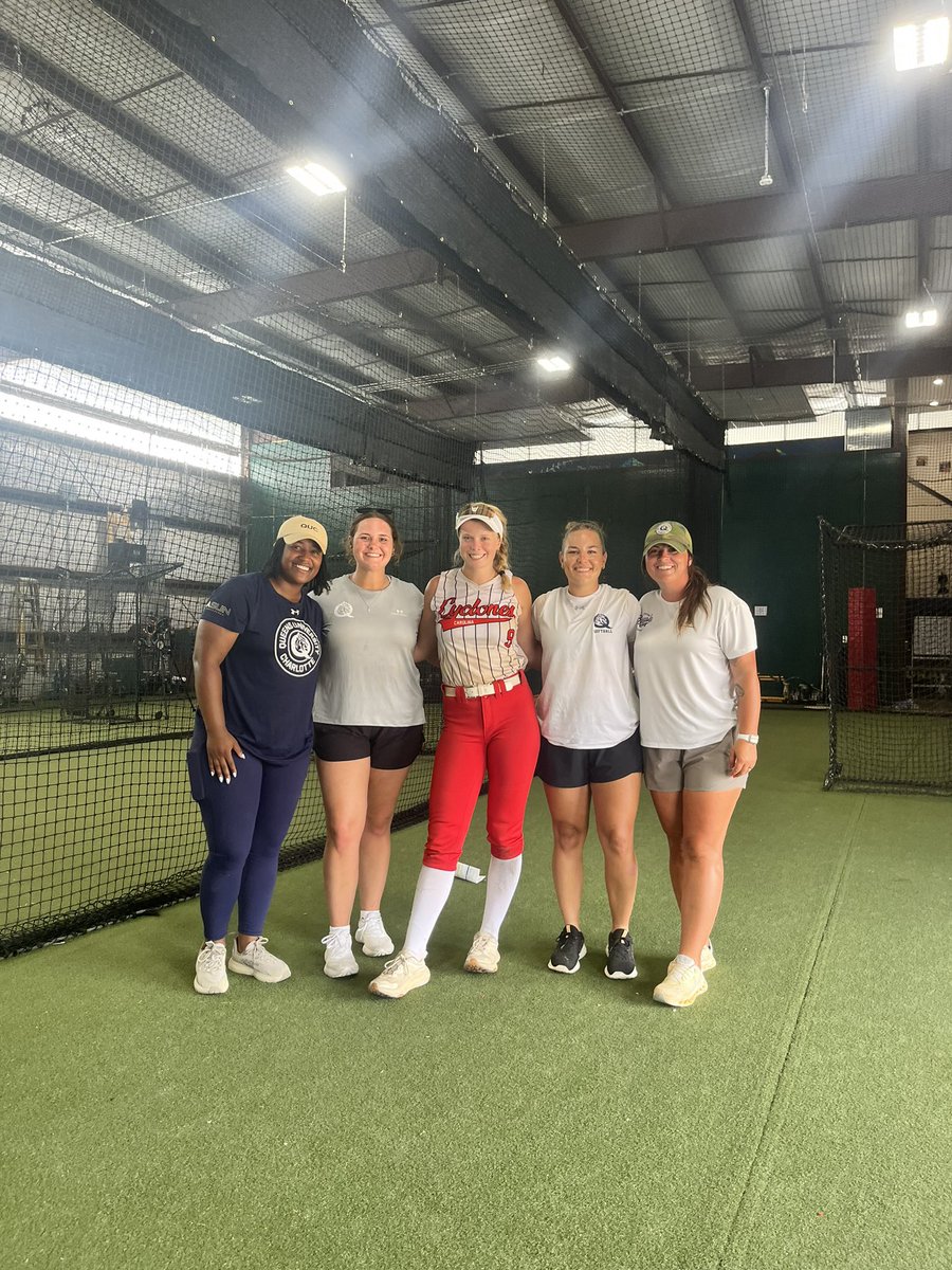 I had a great time today at <a href="/RoyalsSball/">Queens Softball</a> Prospect Camp 🦁! I learned so much,  and got to meet so many great girls in the softball community! Thank you so much <a href="/KellaArmstrong/">Kella Armstrong</a> and <a href="/SierraVanzant/">Sierra Vanzant-Cheek</a> for an amazing camp! Hope to be back! Go Royals‼️👑