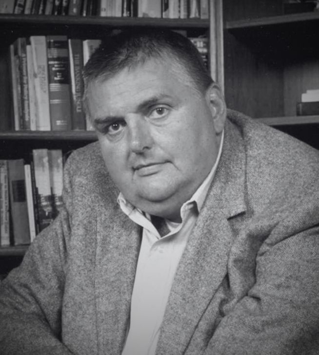 CREanalyst1's tweet image. 12 reasons James Graaskamp is the father of modern real estate...
1. He pioneered interdisciplinary curriculum:
He built one of the first university programs that integrated finance, law, urban planning, environmental science, and ethics into real estate education.
2. He…
