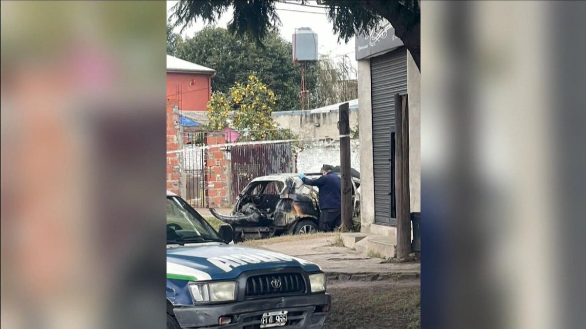 Macabro hallazgo: encontraron dos cuerpos calcinados dentro de un auto y se investiga un ajuste de cuentas

#hallazgo  #cuerpos #calcinados #ajustedecuenta 

minutoya.com.ar/nota/192688-ma…