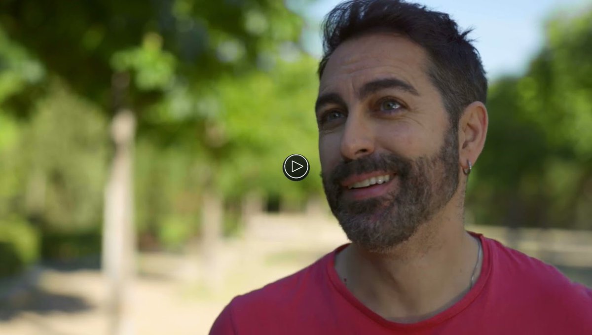 El realizador Juanlu Moreno Somé acaba de rodar este #corto de 4 min, con guion finalista concurso #lgtbiqa organizado por la compañía de trenes <a href="/OUIGO/">OUIGO</a> 

Optan no sólo al premio del jurado, sino también al del público, que estará entre el 16 y 22 jun

a.cstmapp.com/gallery/997421…