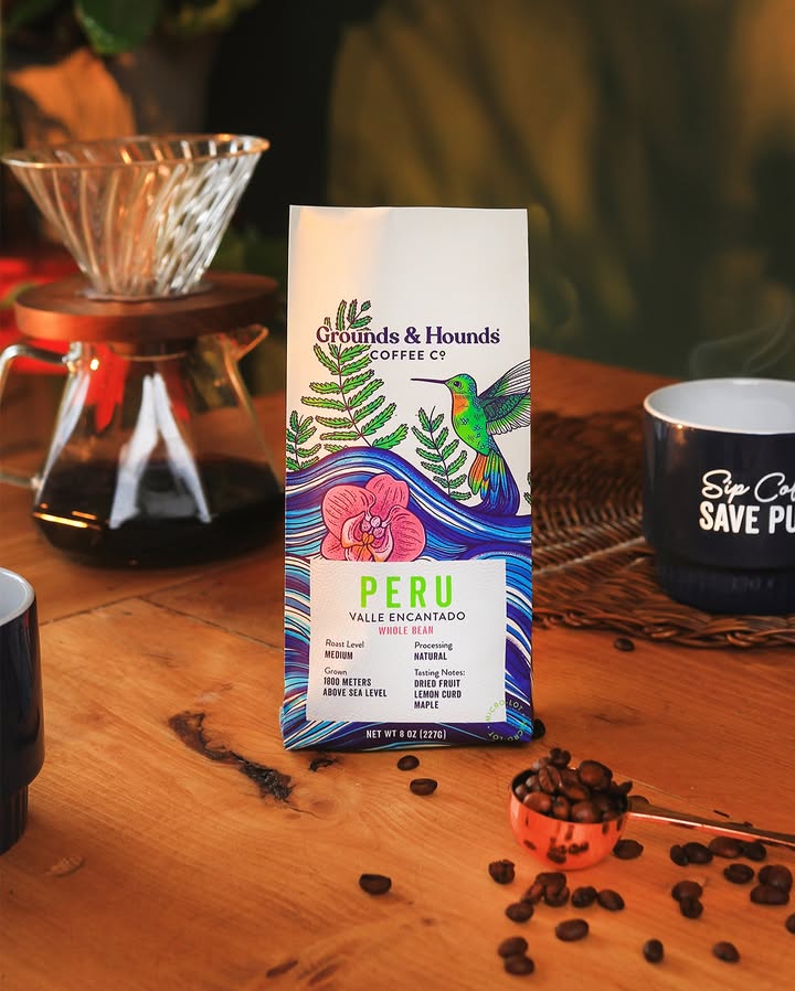 Introducing Valle Encantado ☕️🌿
A Peruvian microlot, naturally processed to perfection. With notes of dried plum, bright citrus, and maple, this coffee offers a smooth, vibrant experience in every sip. #groundsandhounds #brewgooddogood