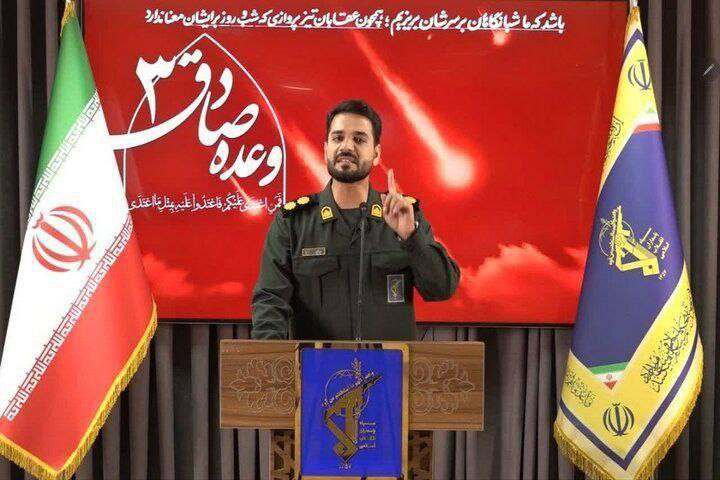 Die iranische Armee hat bestätigt, dass dieser Angriff die ganze Nacht andauern wird/ soll. x.com/WarNews1914/st…