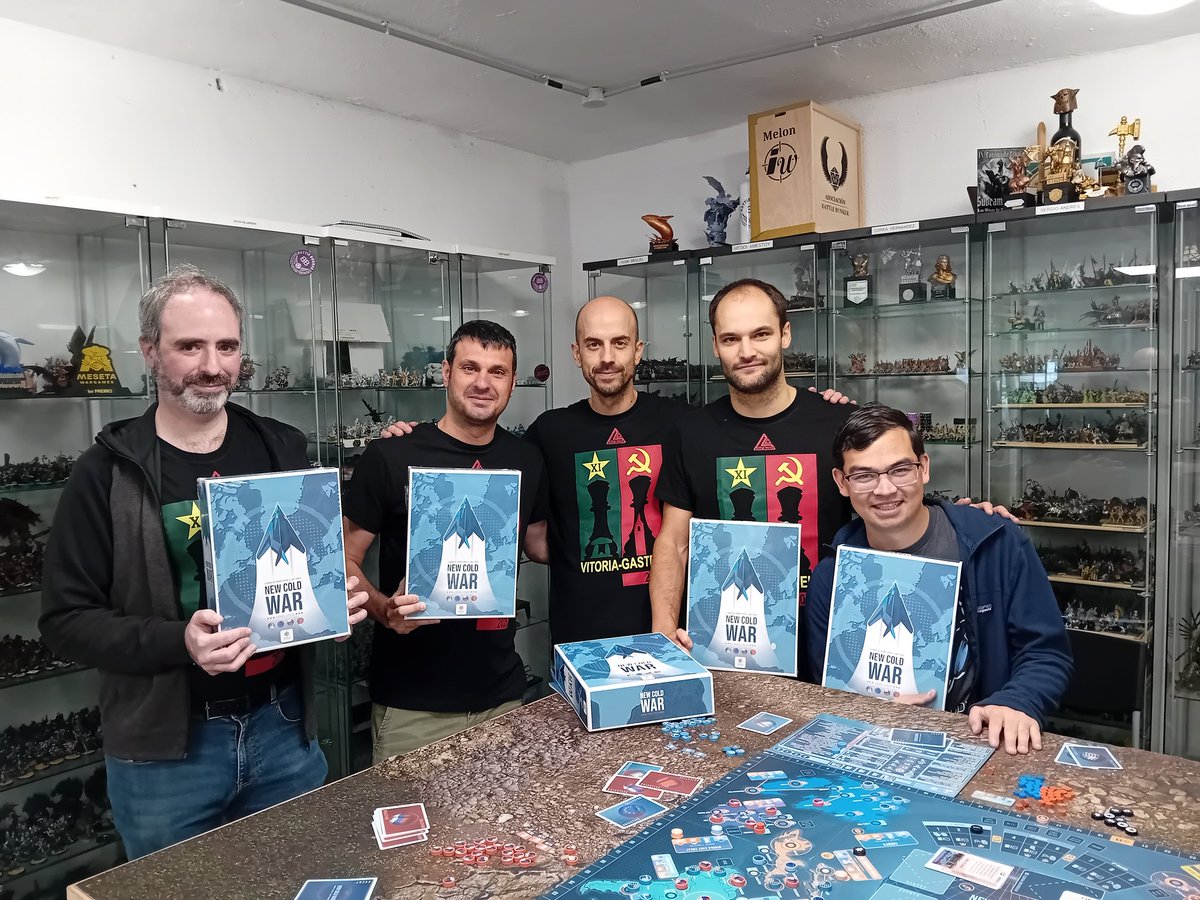 We have participated in Twilight Struggle XI Con last weekend in Vitoria. Hosted by <a href="/BattleBunkerVG/">Asociación BattleBunker</a> and <a href="/BGGasteiz/">Asociación Board Game Gasteiz</a>, the atmosphere and the people were amazing. They gave us the opportunity to show our game, so doubly grateful. Thanks to <a href="/DevirIberia/">Devir Iberia</a> and <a href="/VUCASimulations/">VUCA Simulations</a>