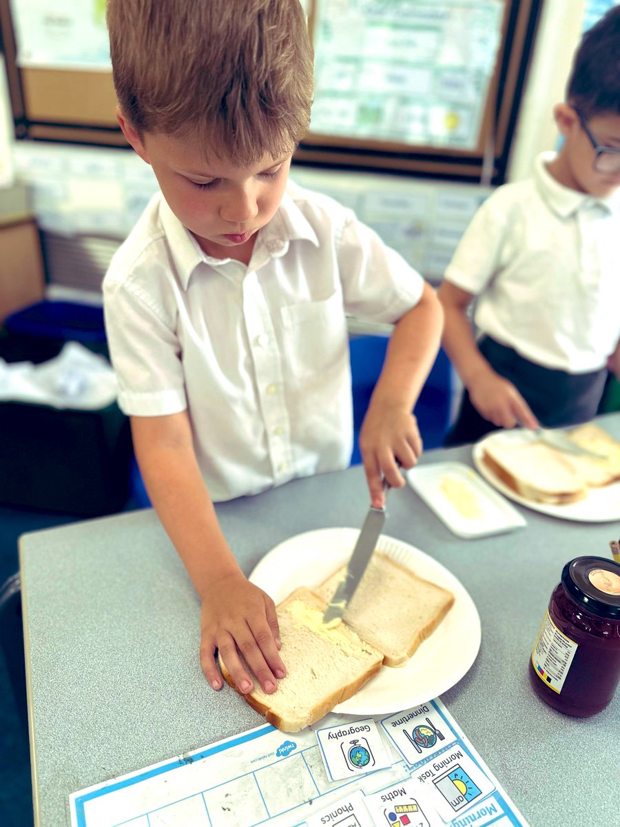 BawtryMayflower's tweet photo. Today, Year 1 have been learning how to follow instructions by making jam sandwiches, just like Paddington Bear! Although Paddington is famous for his love of marmalade, we used jam to create our own tasty versions. #DT #createandmake https://t.co/3xdOrRCZj7
