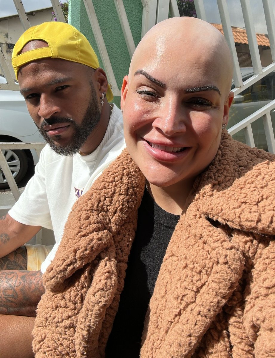 Marcao ve Kanser hastalığına yakalanan eşi.

Çok geçmiş olsun. 🙏