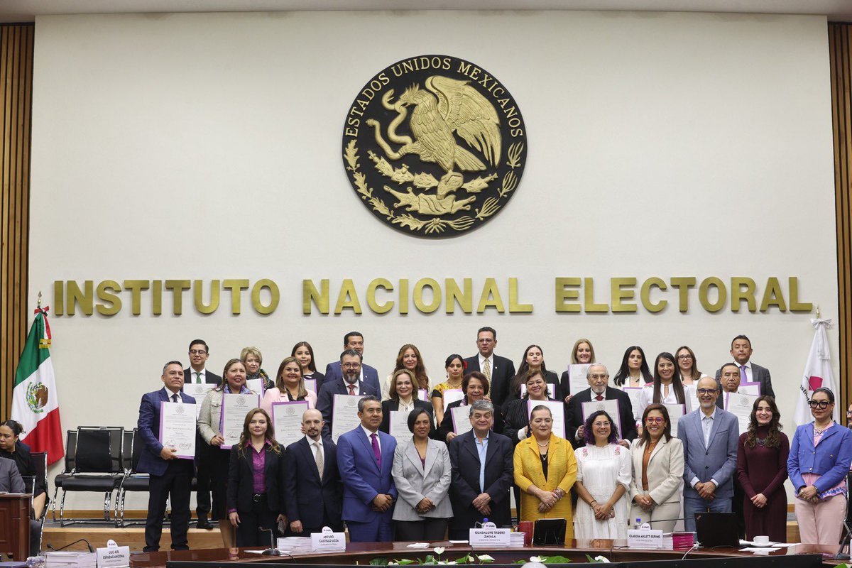 Rita Bell López V (@ritabelllpz) on Twitter photo Esta mañana en el <a href="/INEMexico/">@INEMexico</a> declaramos la validez de Magistraturas del Tribunal de Disciplina Judicial, Sala Superior y Salas Regionales del #TEPJF.
¡Con alegría felicito y deseo el mayor de los éxitos a todas y todos por sus cargos! ⚖️👏🏼 Esta mañana en el <a href="/INEMexico/">@INEMexico</a> declaramos la validez de Magistraturas del Tribunal de Disciplina Judicial, Sala Superior y Salas Regionales del #TEPJF.
¡Con alegría felicito y deseo el mayor de los éxitos a todas y todos por sus cargos! ⚖️👏🏼
