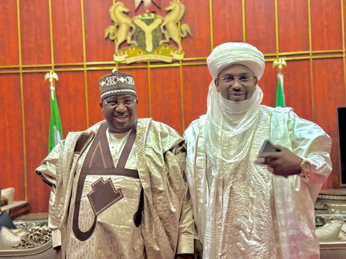 KEBBI BLOG NIGERIA ๐ณ๐ฌ (@kebbiblog) on Twitter photo Maigirma Gwamnan Jihar Kebbi Comrade Dr Nasir Idris Kauran Gwandu <a href="/NasiridrisKG/">Dr. Nasir Idris</a> tare da Maigirma Sarkin Bargu Ka'oje.
Allah ya ฦara girma da ษaukaka Maigirma Sarkin Bargu Ka'oje Alh. Mustapha Usman Adamu Kaโoje. #kebbiblog #kebbiblognews Maigirma Gwamnan Jihar Kebbi Comrade Dr Nasir Idris Kauran Gwandu <a href="/NasiridrisKG/">Dr. Nasir Idris</a> tare da Maigirma Sarkin Bargu Ka'oje.
Allah ya ฦara girma da ษaukaka Maigirma Sarkin Bargu Ka'oje Alh. Mustapha Usman Adamu Kaโoje. #kebbiblog #kebbiblognews