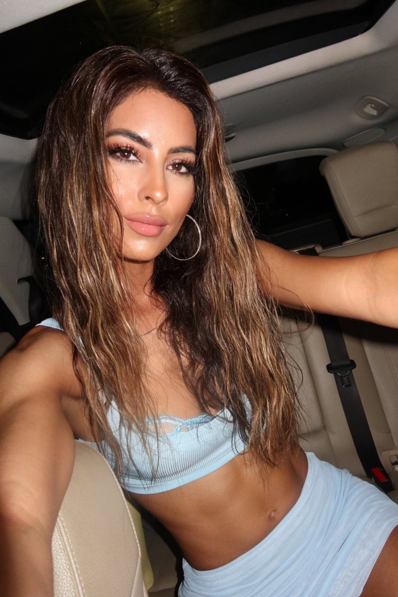 😘😘😘 beacons.ai/therealalilee