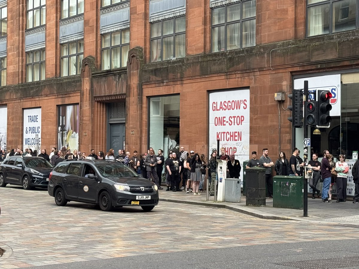 Homeless Project Scotland 💜🏴 (@hp_scotland) on Twitter photo 📣 Double Standards from <a href="/GlasgowCC/">Glasgow City Council</a> City Council ?
Glasgow City Council refused planning permission for <a href="/hp_scotland/">Homeless Project Scotland 💜🏴</a> Project Scotland’s night shelter and support hub citing concerns over people queueing outside our building on glassford street.
Yet as these images clearly show, 📣 Double Standards from <a href="/GlasgowCC/">Glasgow City Council</a> City Council ?
Glasgow City Council refused planning permission for <a href="/hp_scotland/">Homeless Project Scotland 💜🏴</a> Project Scotland’s night shelter and support hub citing concerns over people queueing outside our building on glassford street.
Yet as these images clearly show,
