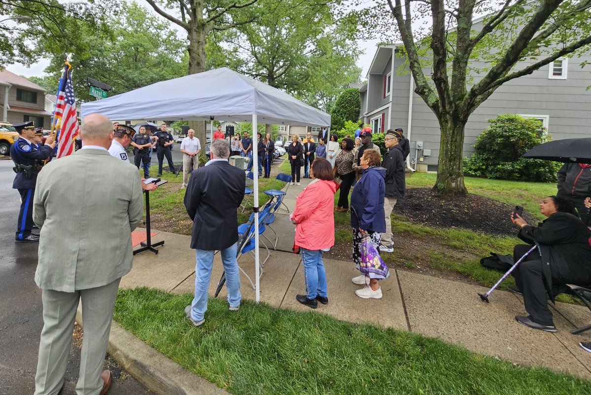 SoBrunswickTwp's tweet image. ๐บ๐ธ South Brunswick honored Sgt. Fred M. Benjamin with a street sign dedication for his service in Vietnam and lifelong commitment to our community. A proud moment recognizing a true hero. #VeteranHonors #SouthBrunswickNJ #PurpleHeart #ThankYouForYourService
