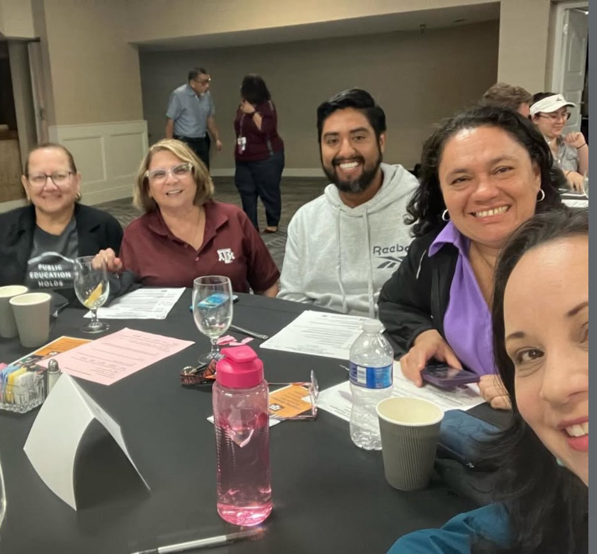 Ms. Leal tweet media