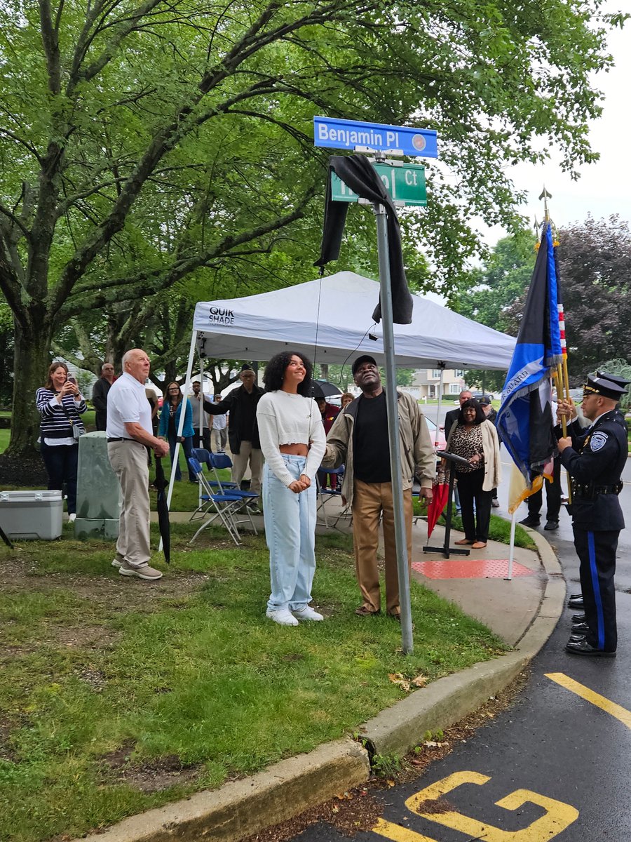 SoBrunswickTwp's tweet image. ๐บ๐ธ South Brunswick honored Sgt. Fred M. Benjamin with a street sign dedication for his service in Vietnam and lifelong commitment to our community. A proud moment recognizing a true hero. #VeteranHonors #SouthBrunswickNJ #PurpleHeart #ThankYouForYourService