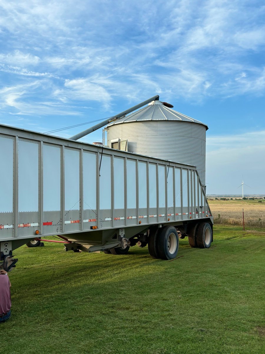 OSU_smallgrains's tweet image. Oklahoma wheat harvest remains slow, with just 30% complete according to the OK Wheat Commission.
Read the latest #WheatHarvest25 update on our blog: osuwheat.com 🌾
