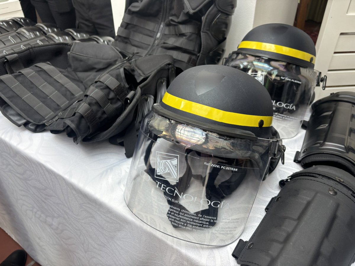 1. La cooperación internacional es una herramienta imprescindible para la seguridad, y Francia es un aliado sólido y visionario. 

Hoy recibimos del Gobierno francés 🇫🇷 equipos tecnológicos de vanguardia para fortalecer las capacidades operativas de <a href="/PoliciaEcuador/">Policía Ecuador</a>