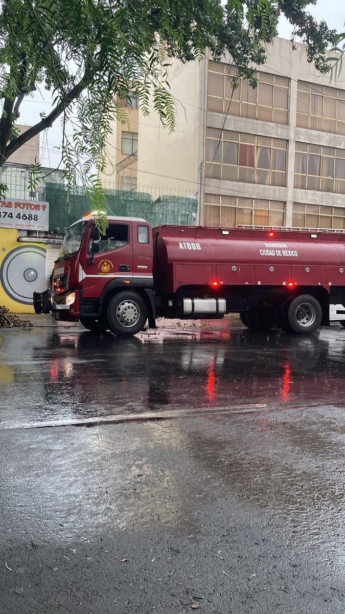 Lupa777's tweet photo. @UCS_GCDMX @Bomberos_CDMX @SSC_CDMX @BJAlcaldia @C5_CDMX @Bomberos_CDMX  , como siempre, bien rifados. Ya atendido, gracias. https://t.co/IQ4uhw4vSn