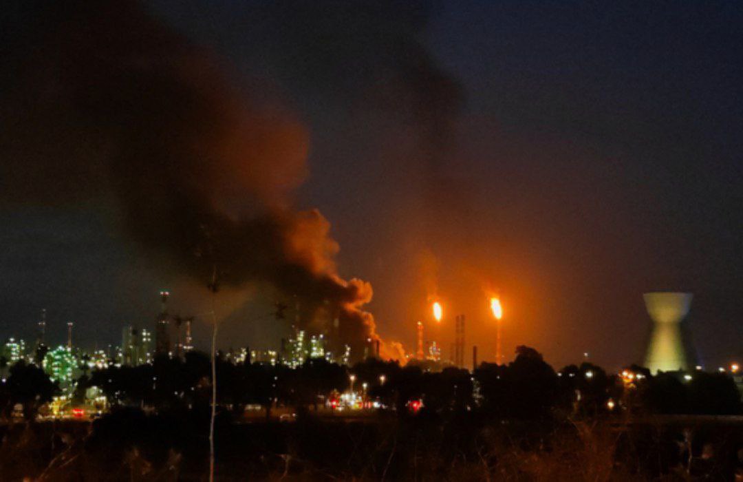 AhumundiU's tweet photo. تخبط غير مسبوق في انظمة الدفاع #الإسرائيلية 
الصواريخ #الايرانية تصل دون اي اعتراض من منظومات الدفاع #الإسرائيلية 

#إسرائيل #اسرائیل 
#ایران #الحرب_بدأت_الان 
#الحرب_العالمية_الثالثة https://t.co/uLkPrwzOtT