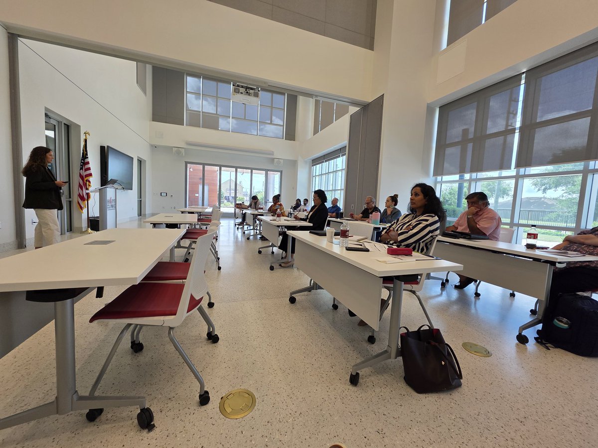 TexasCHCs's tweet image. Houston Regional Board Governance Training Complete!
A big thank you to the dedicated board members from @HopeClinic, @LegacyCommunity, @Avenue360, and @El_Centro_FQHC who joined us for an engaging session on legal requirements, board responsibilities, and key performance data.…