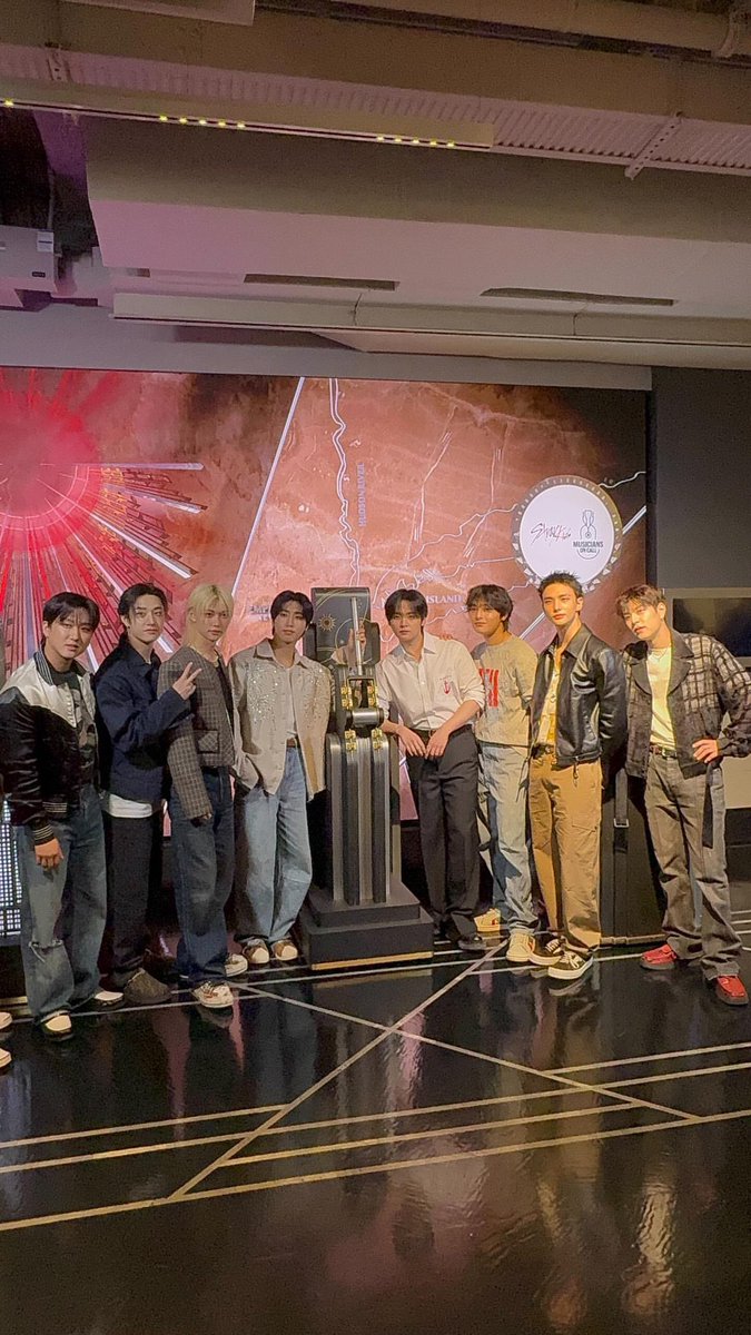 spearhyunnie's tweet image. OMG STRAY KIDS LOOK SO GOOD