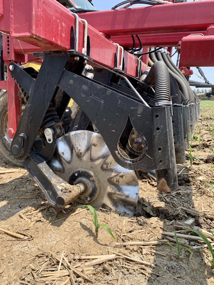 CadmanPower's tweet image. Thank you to everyone who joined us for our CMA Demo! 💩
It was a great week in the field learning about the benefits of side-dressing manure in row crops, improving soil health, boosting nutrient efficiency, & maximizing yields.
Send us a msg to learn more. #manuremanagement