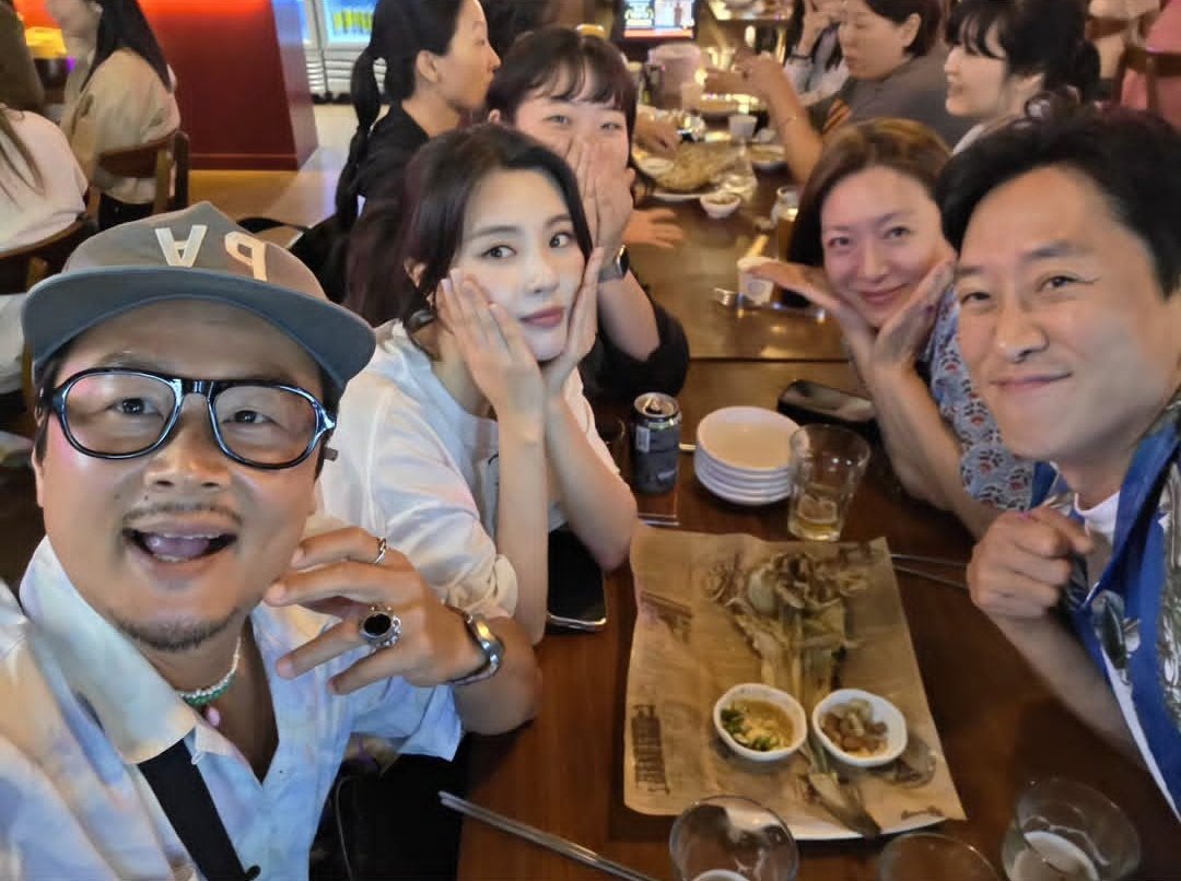 BelchiorJvitor's tweet photo. Lee Jinhee and Ryu Hyunghwan Attended Noise VIP Premiere to Support Lee Sunbin
#leesunbin #noise #이선빈 #노이즈 #leejinhee #이진희 #ryukyunghwan #류경환 https://t.co/rNFhJkNcLV